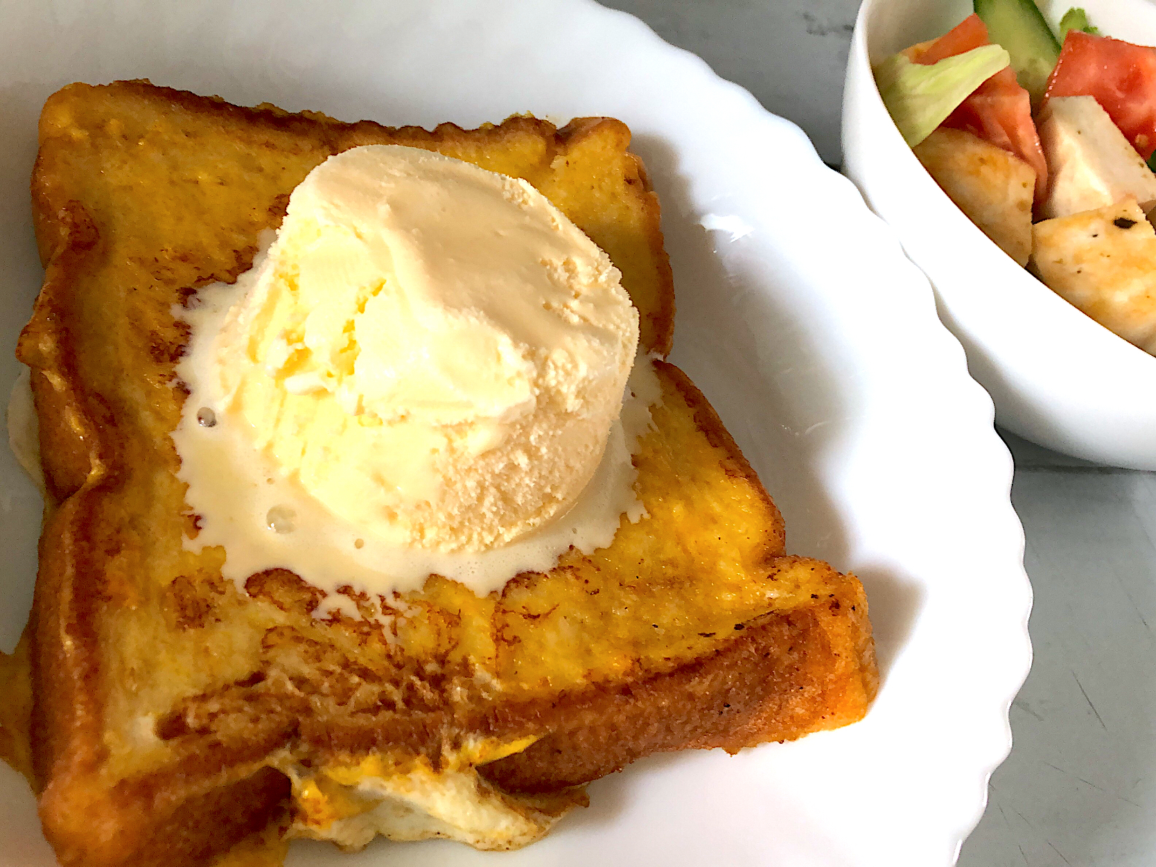 フレンチトースト　バニラアイス添え