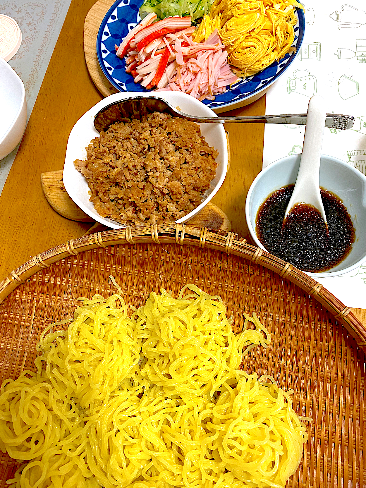 一口、冷やし中華と、炸醤麺