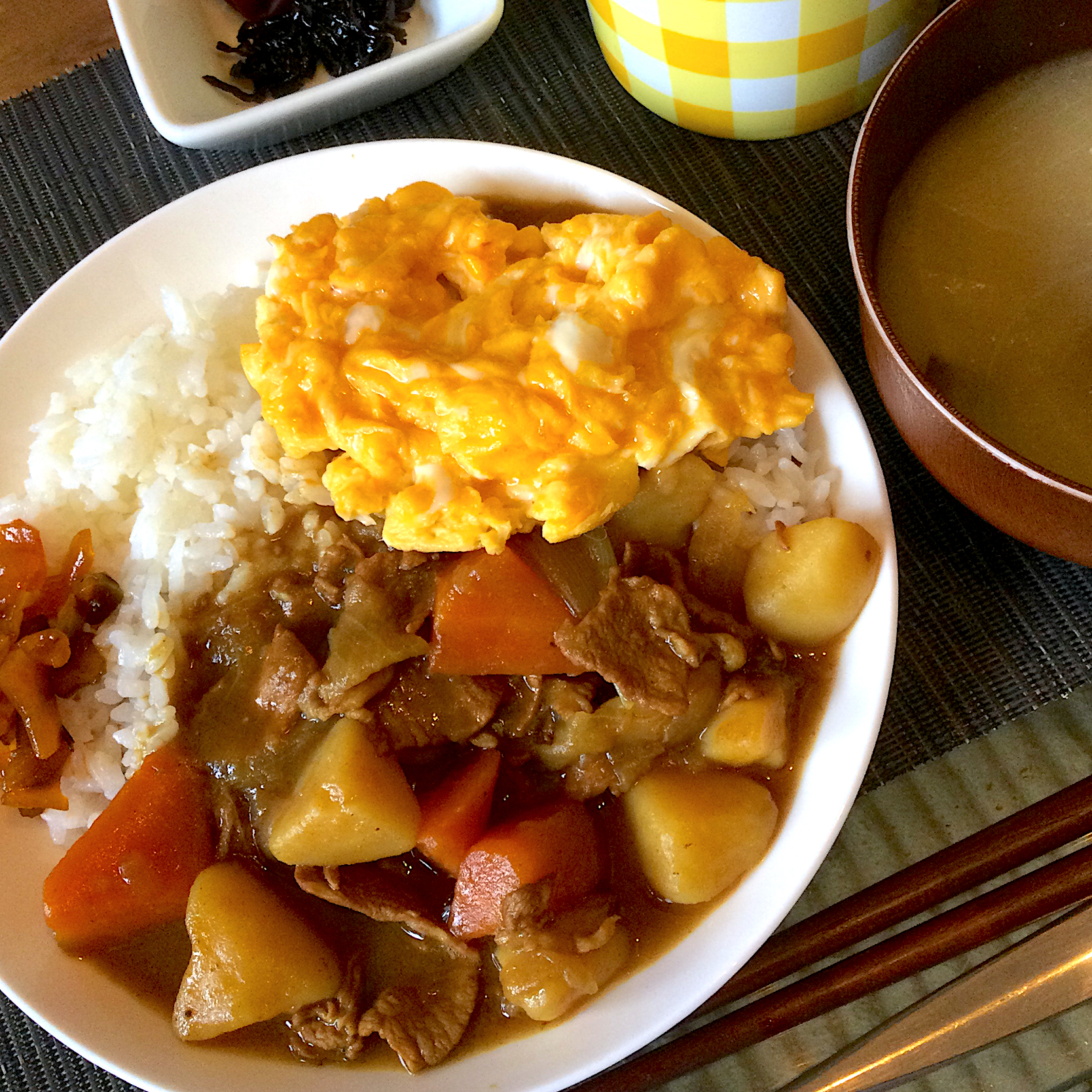 2021年6月24日男前美容師の手作り朝ごはん　オムカレーライス🍛　玉ねぎ味噌汁　今日も美味しくいただきました😄