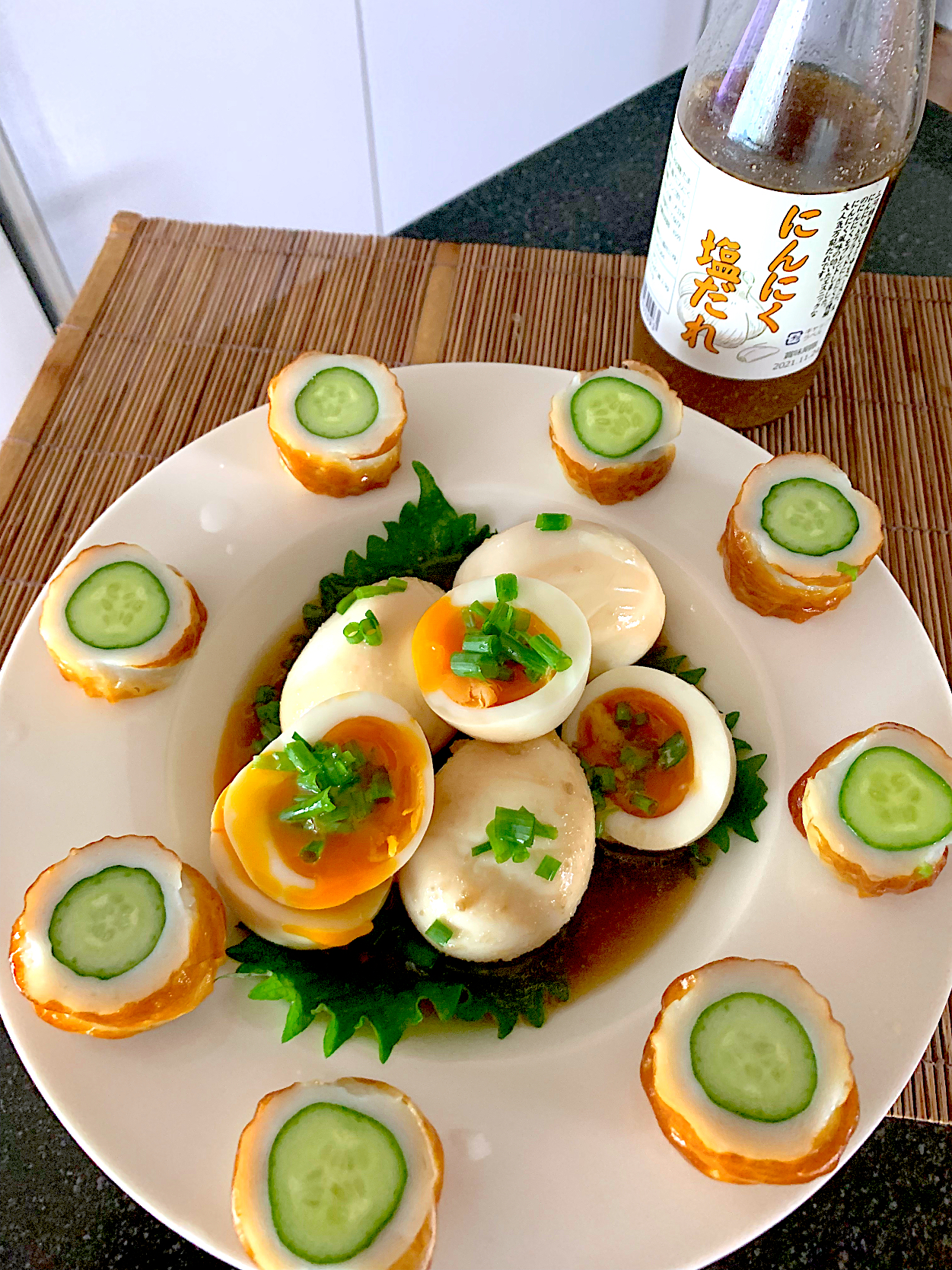 ヨッチャンさんの料理 ちくきゅう🥒とヨッチャンさんにもらったにんにく塩だれゆで卵漬けのヨッチャンさんシリーズ第一弾