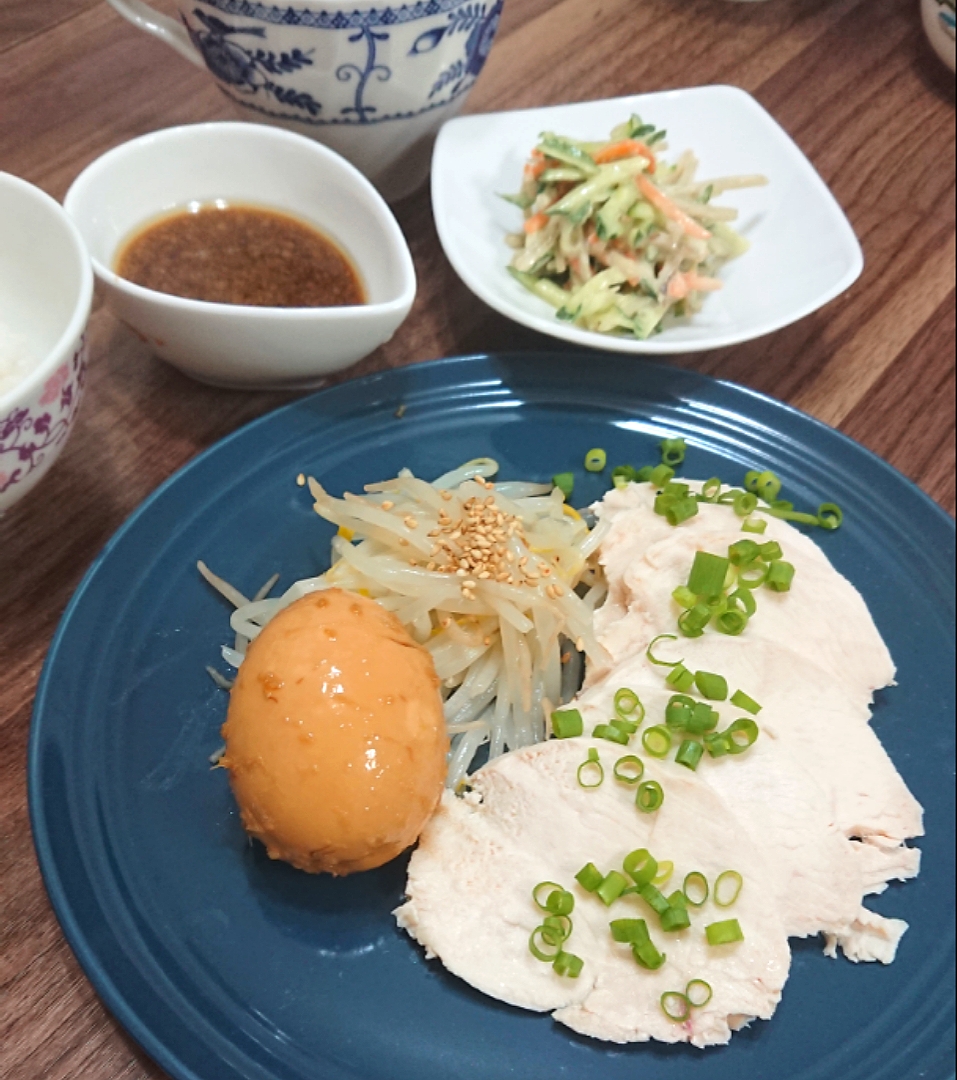 姜葱醤とぽん酢タレで茹で鶏と煮たまご