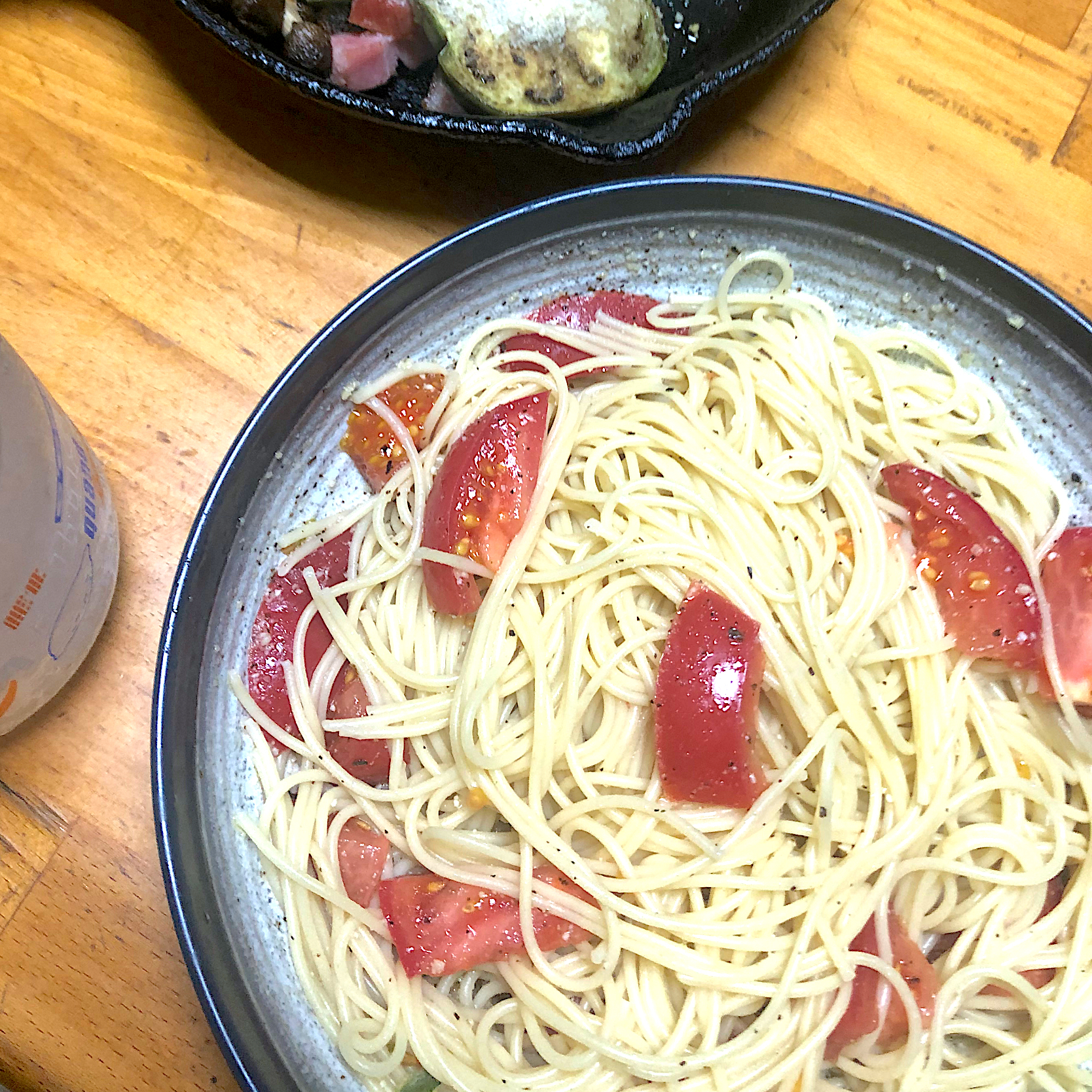 アンチョビとトマトの冷製パスタ