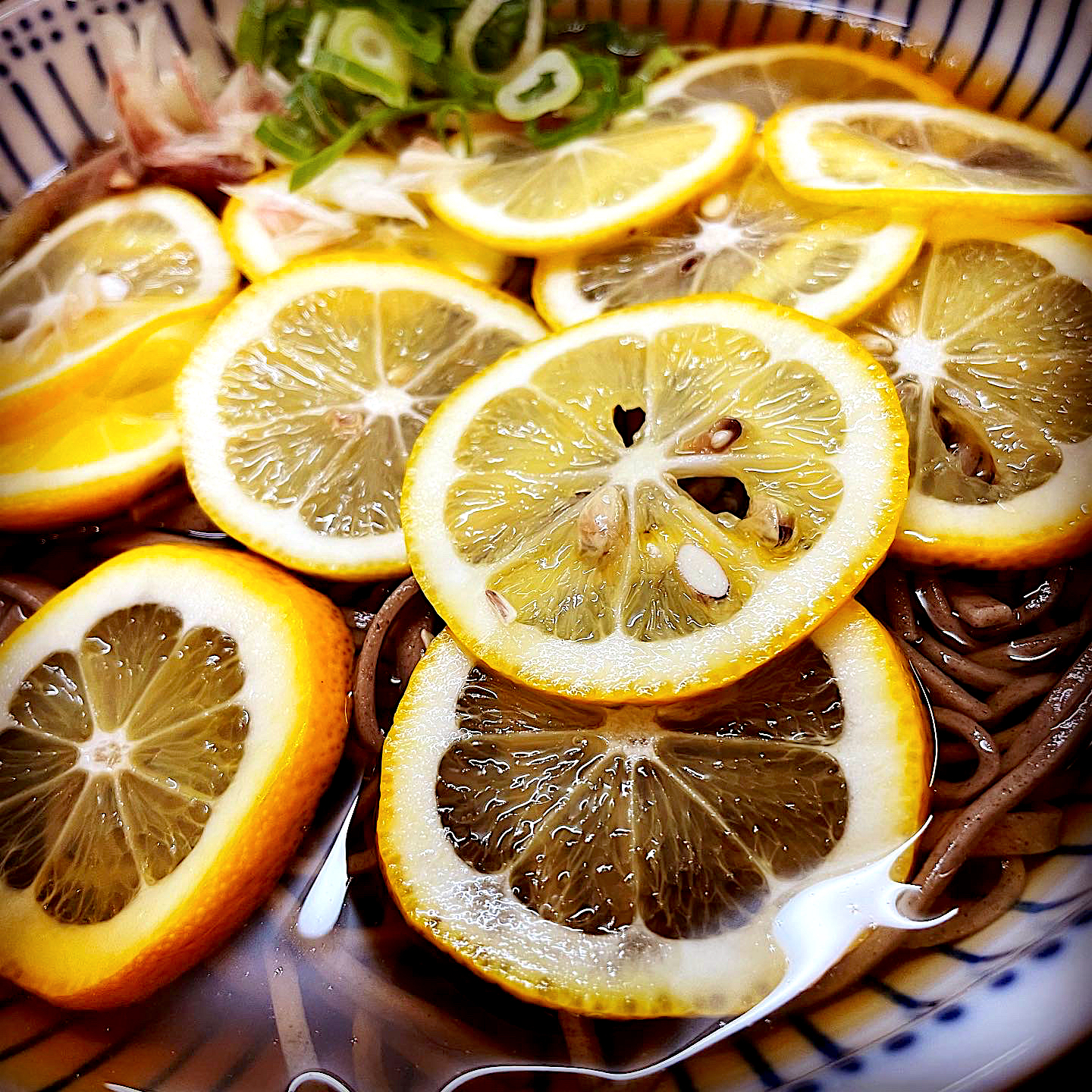 檸檬蕎麦🍋食べる時は井上精耕園の檸檬オリーブオイルを回しかけ😋👍