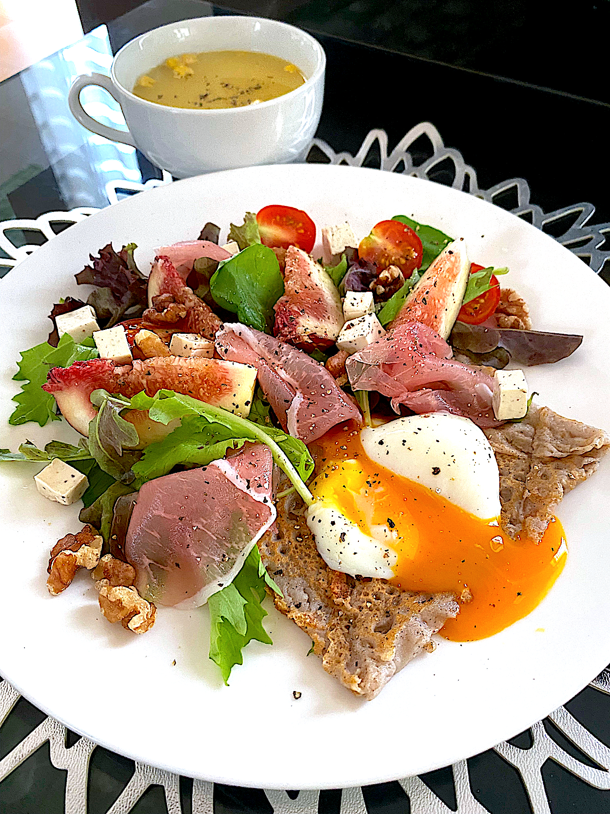 ゆかりさんの料理 いちじくサラダプレート😋