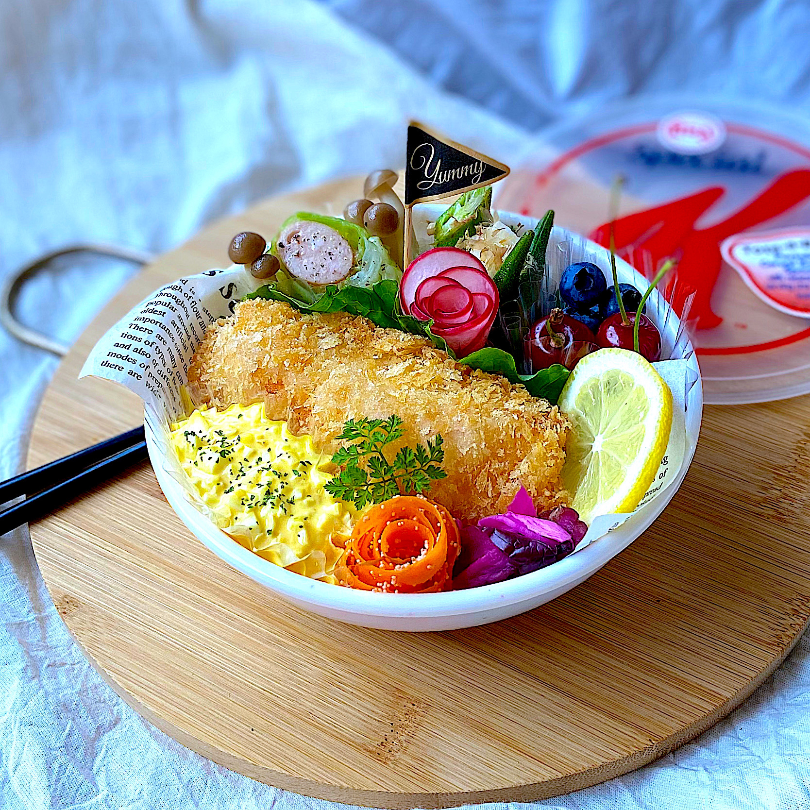 鮭フライ＊タルタルソース🐟🥚ソーセージのロールキャベツ🍄明太子にんじん🥕オクラと長芋のおかか和え弁当🍱