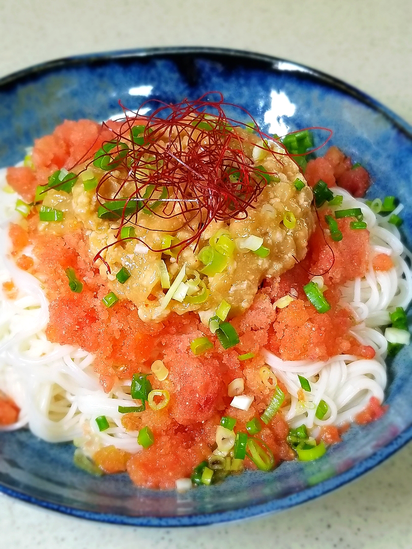 冷凍トマトと肉味噌の素麺