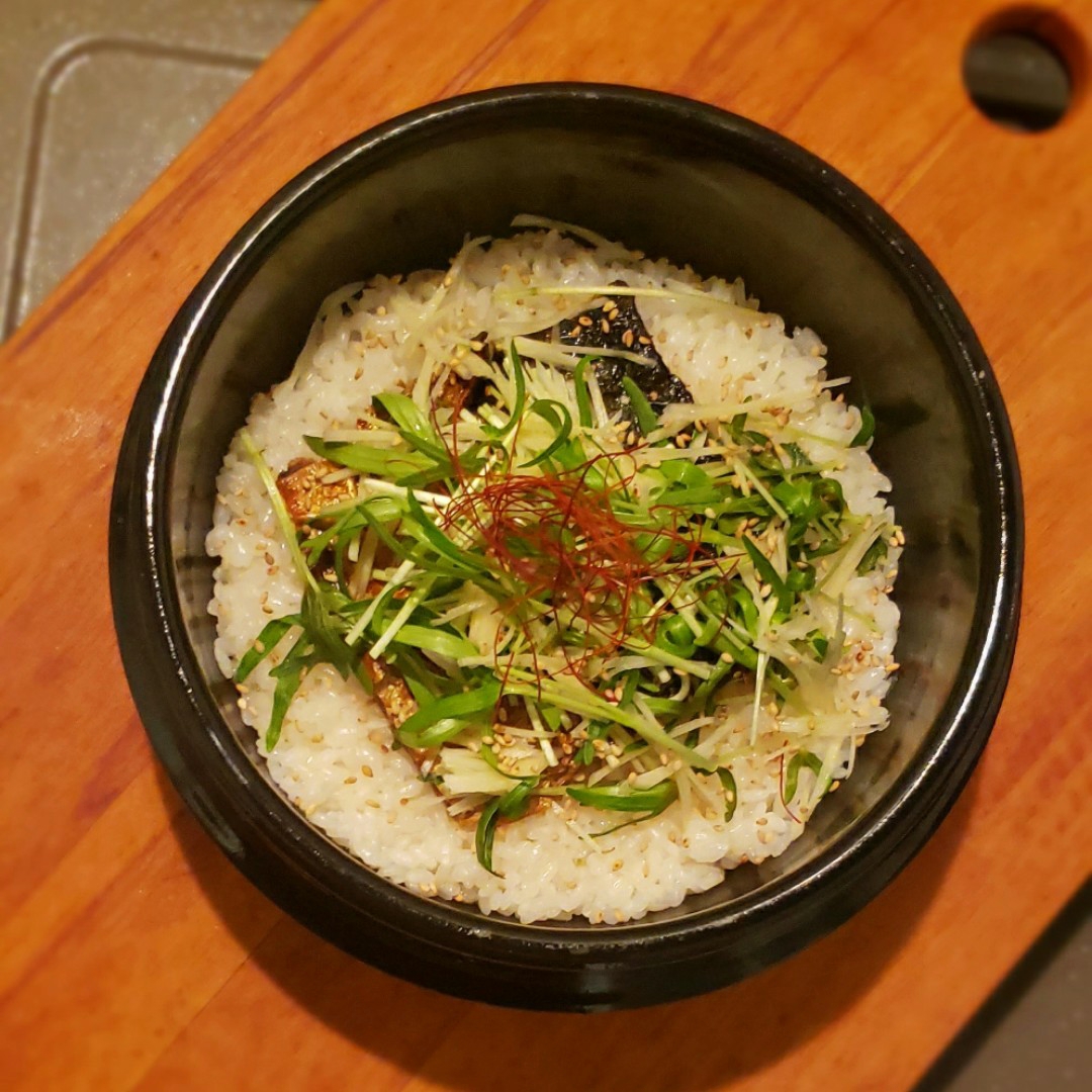 焼き鯖と新生姜、空芯菜の新芽の釜飯