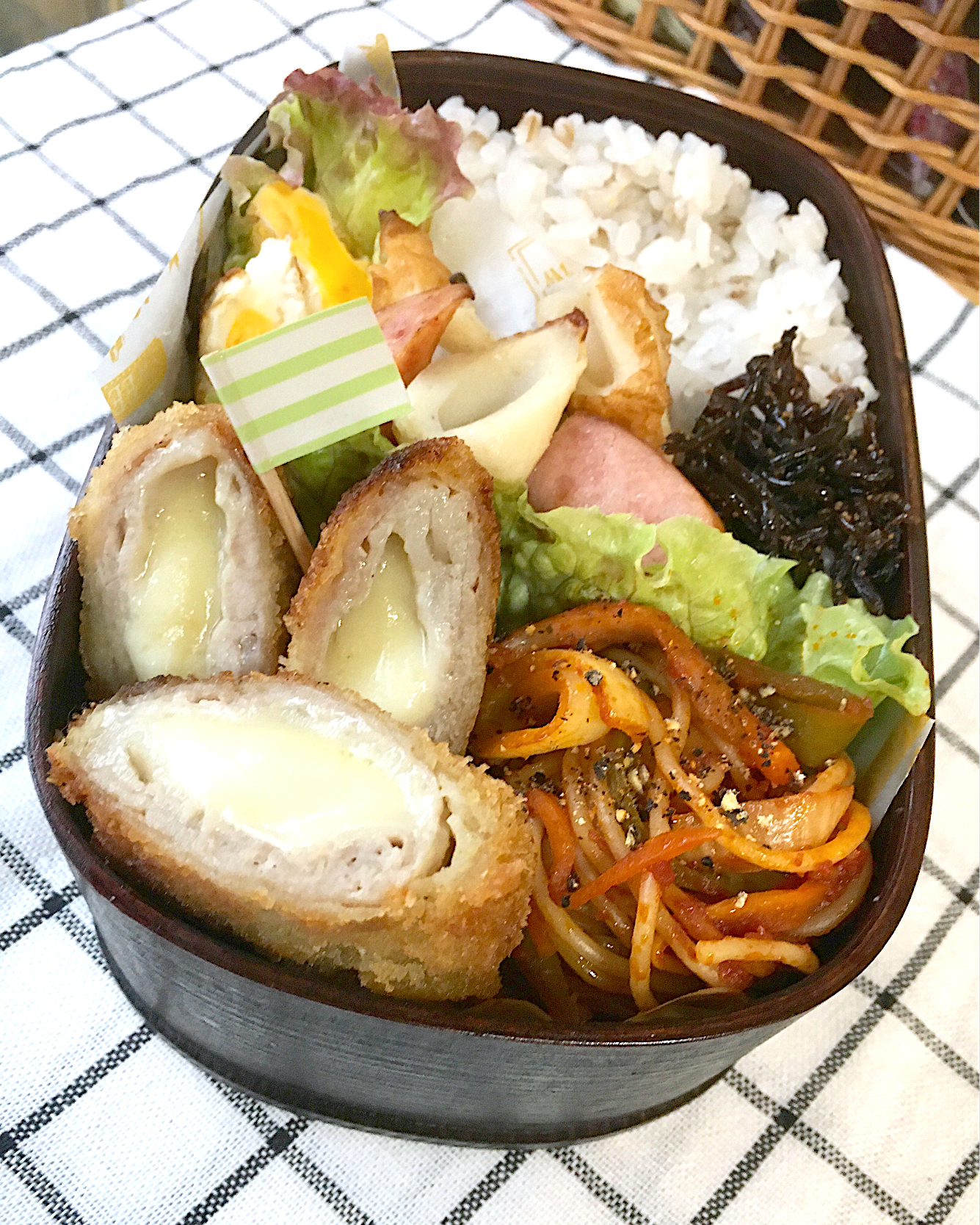 今日のパパ弁当はチーズトンカツ弁当♪