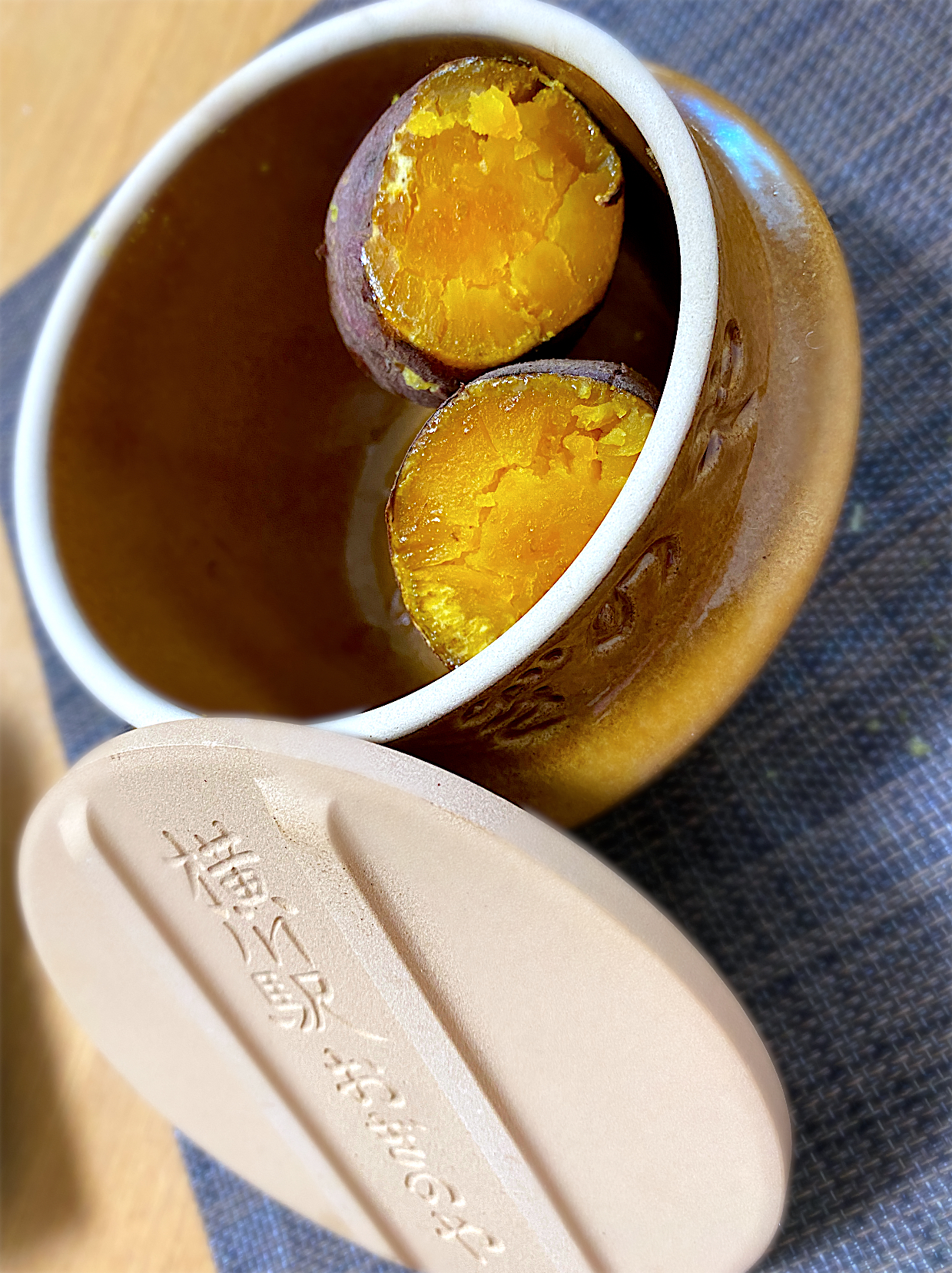 おぎのやの釜飯の陶器で🍲安納芋の焼き芋🍠😍めちゃうま🤣