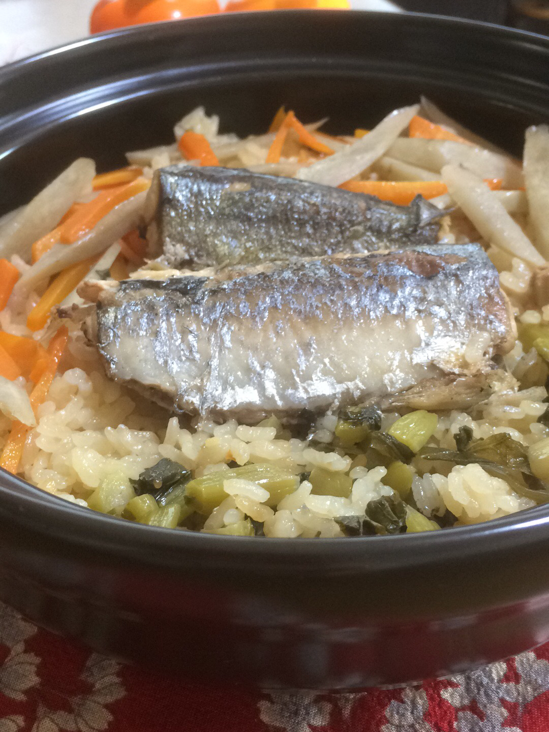 秋刀魚ときんぴらごぼうと野沢菜の炊き込みご飯🐟