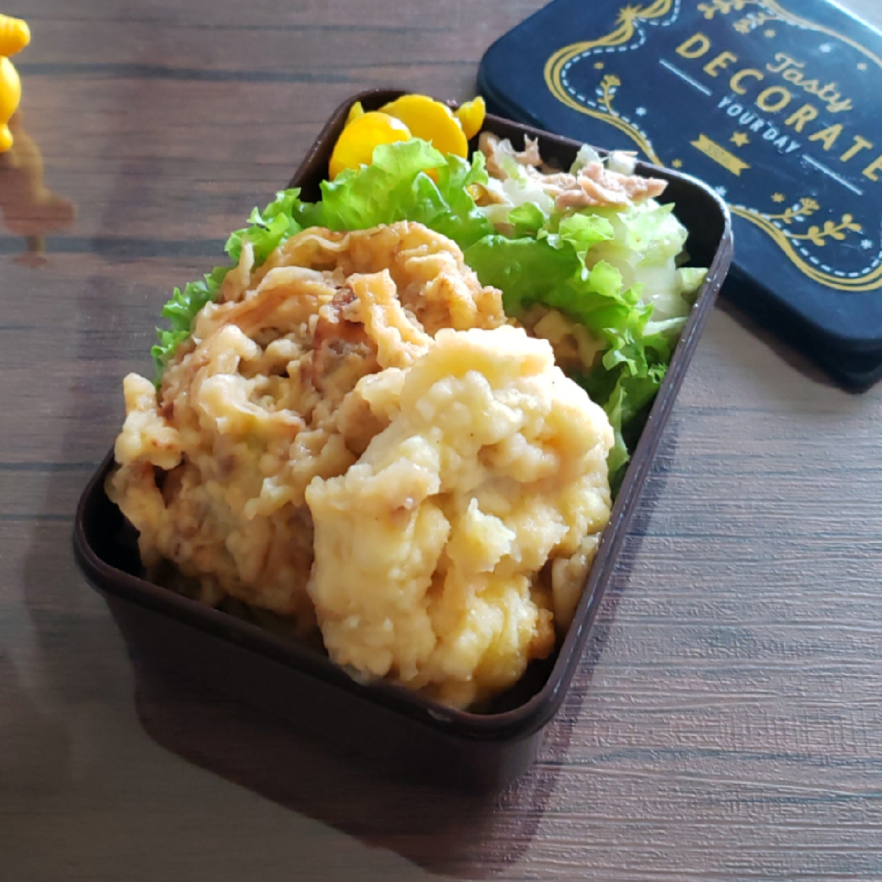 主婦の昼うち弁当
残った天ぷら…天丼弁当に…