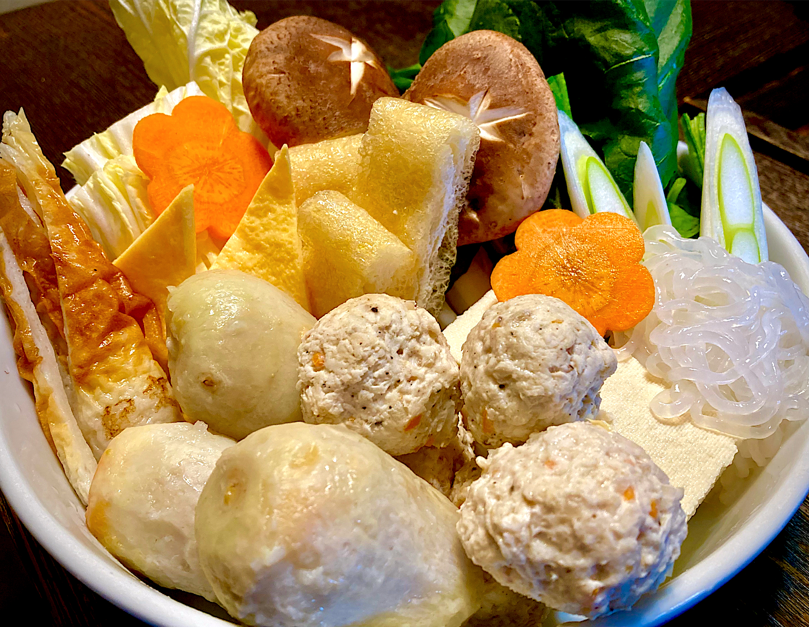今季初＂鶏団子で芋炊き鍋＂         (四国ﾊﾞｰｼﾞｮﾝ出汁)