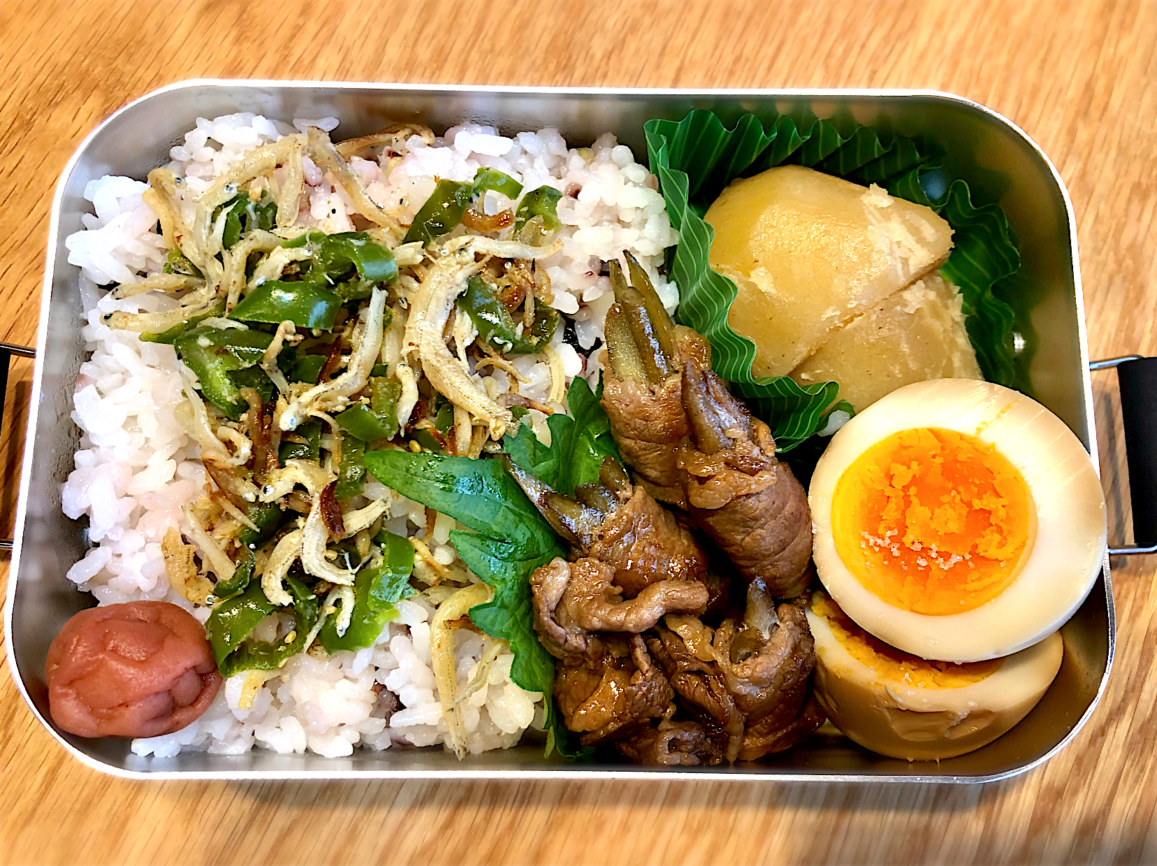 サラ弁                                                                 牛蒡の牛肉巻き煮　じゃがいも煮っ転がし　味付け茹で卵　しらすピーマン煎り