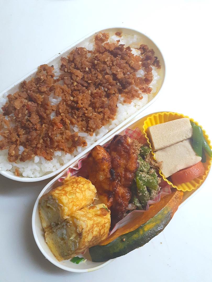 ☆中学生弁当☆そぼろごはん、高野豆腐、いんげん胡麻和え、唐揚げ、シラス葱卵焼き、南瓜