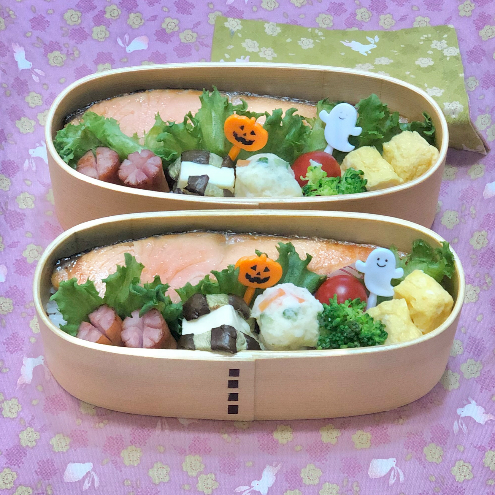 塩鮭グリル☘の双子ちゃんお弁当💙❤️ 10/29金