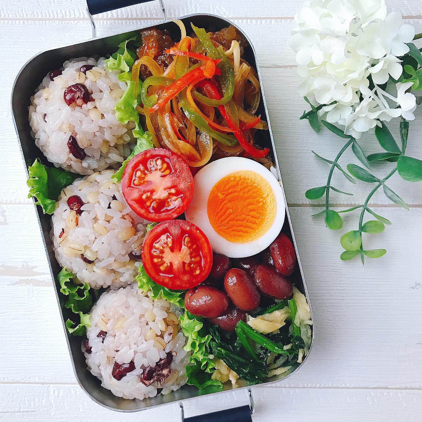 もち麦プチッと♪お赤飯弁当