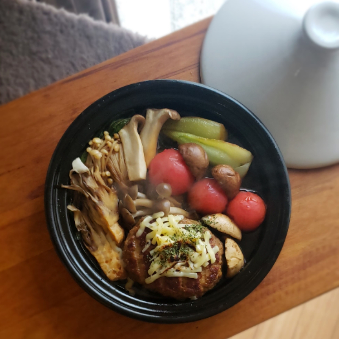 タジンde茸とハンバーグのトマすき鍋
