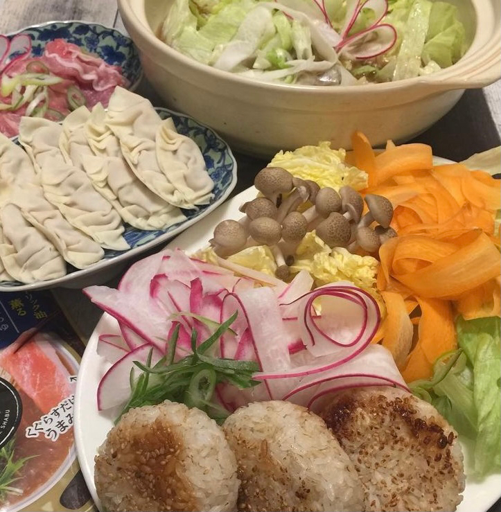 シメの焼きおにぎりが美味しい牛だし餃子鍋