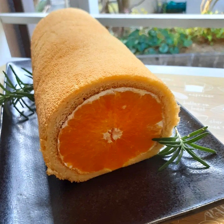 紅まどんなロールケーキ🍊