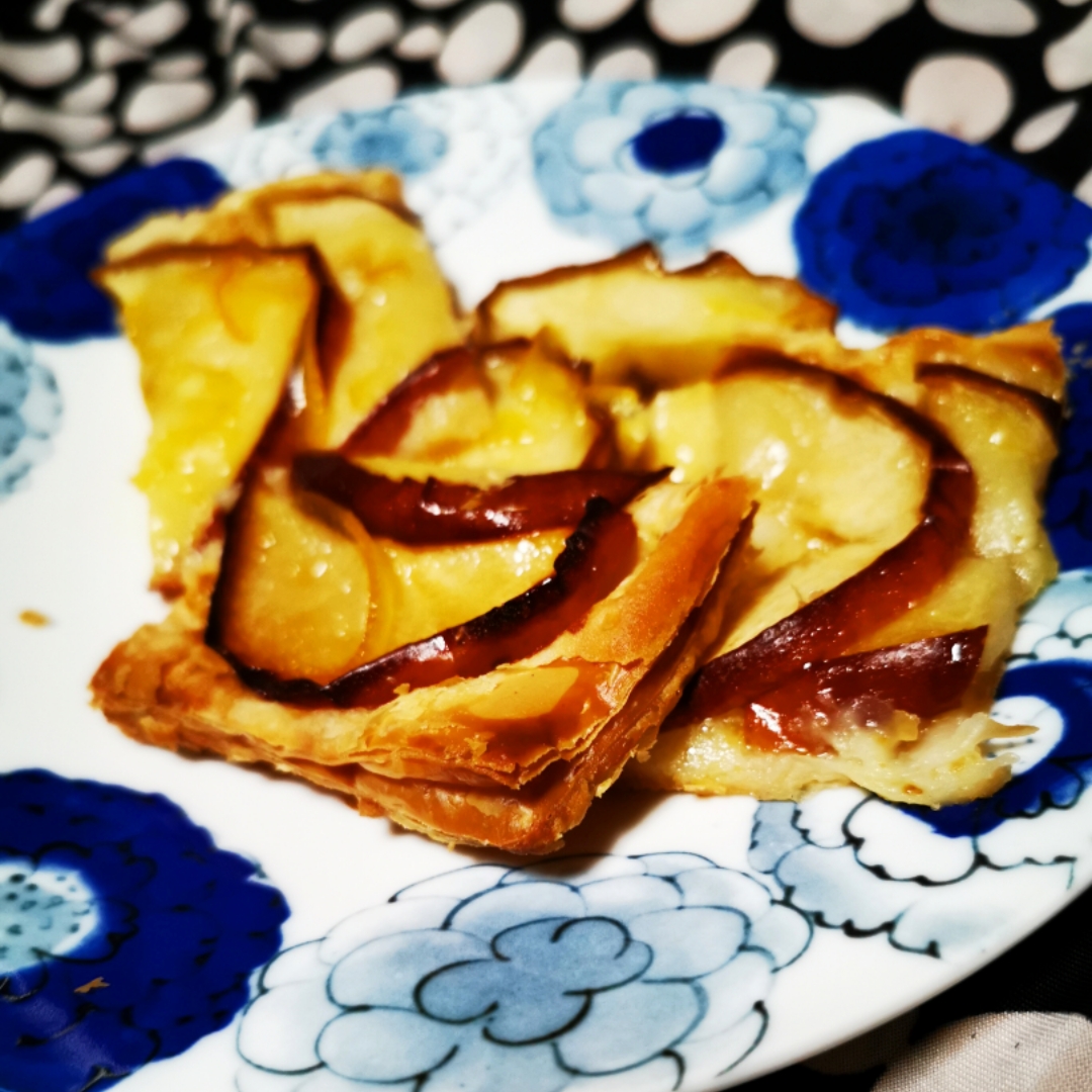 りんご安かったから

りんご🍎の薄焼きタルト👌