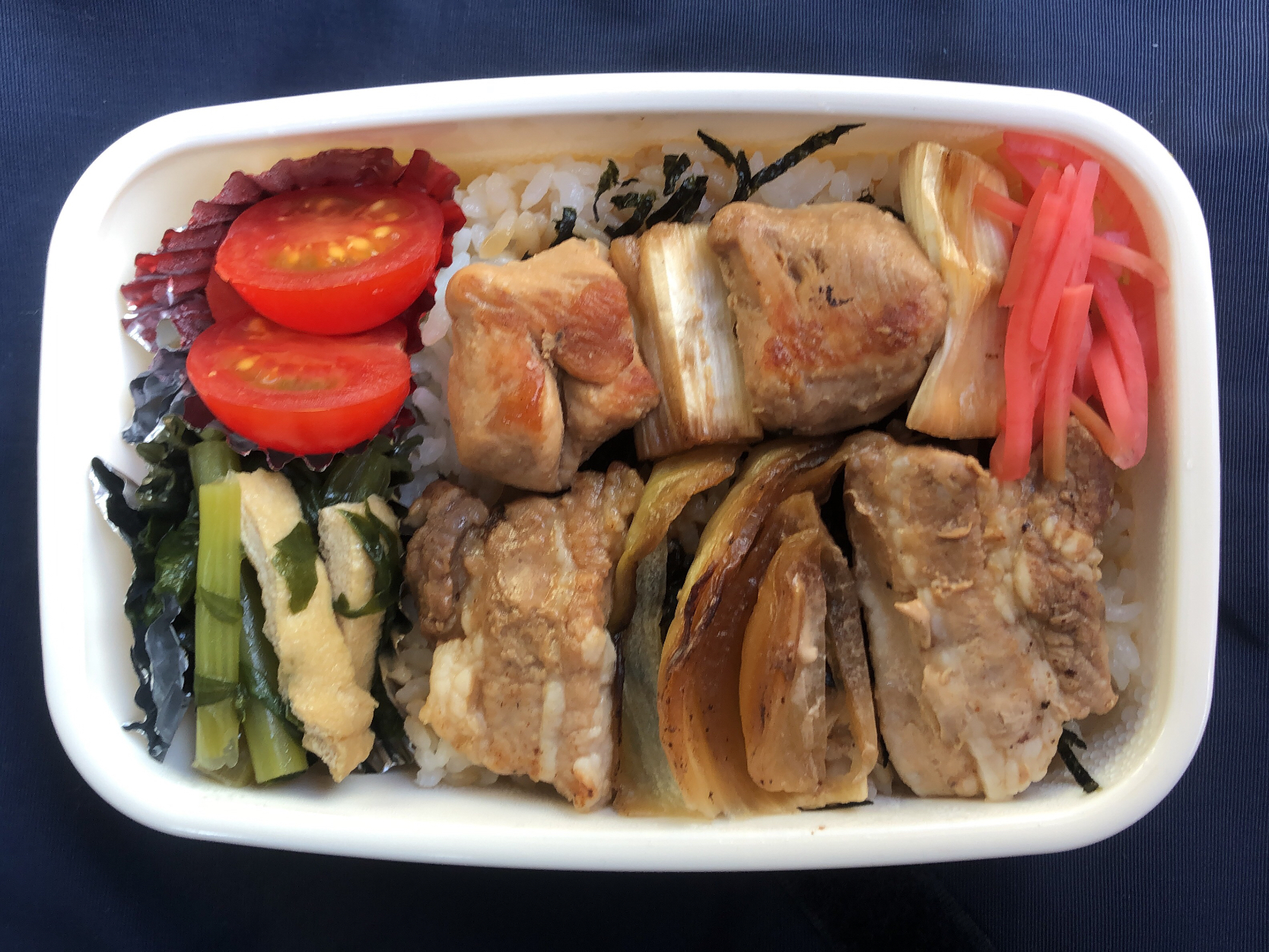 焼きトン鳥丼弁当【昼めし】