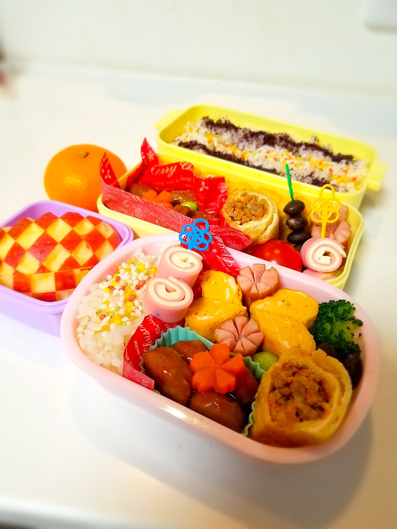 小１弁当と年少弁当12/24