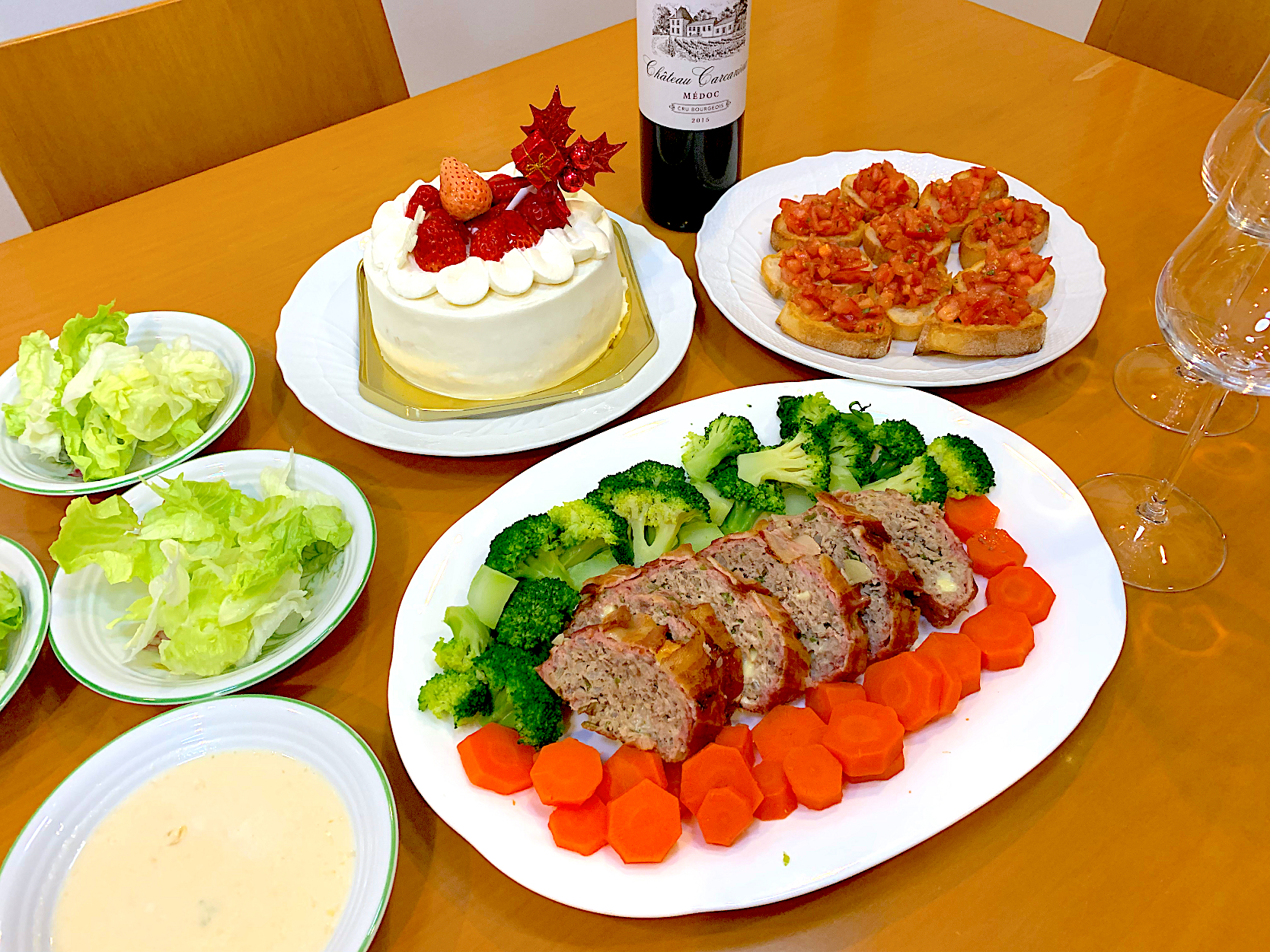 スイスローフ🎄ブルスケッタ🍅コーンスープ🌽サラダ🥗クリスマスケーキ🎂20211224