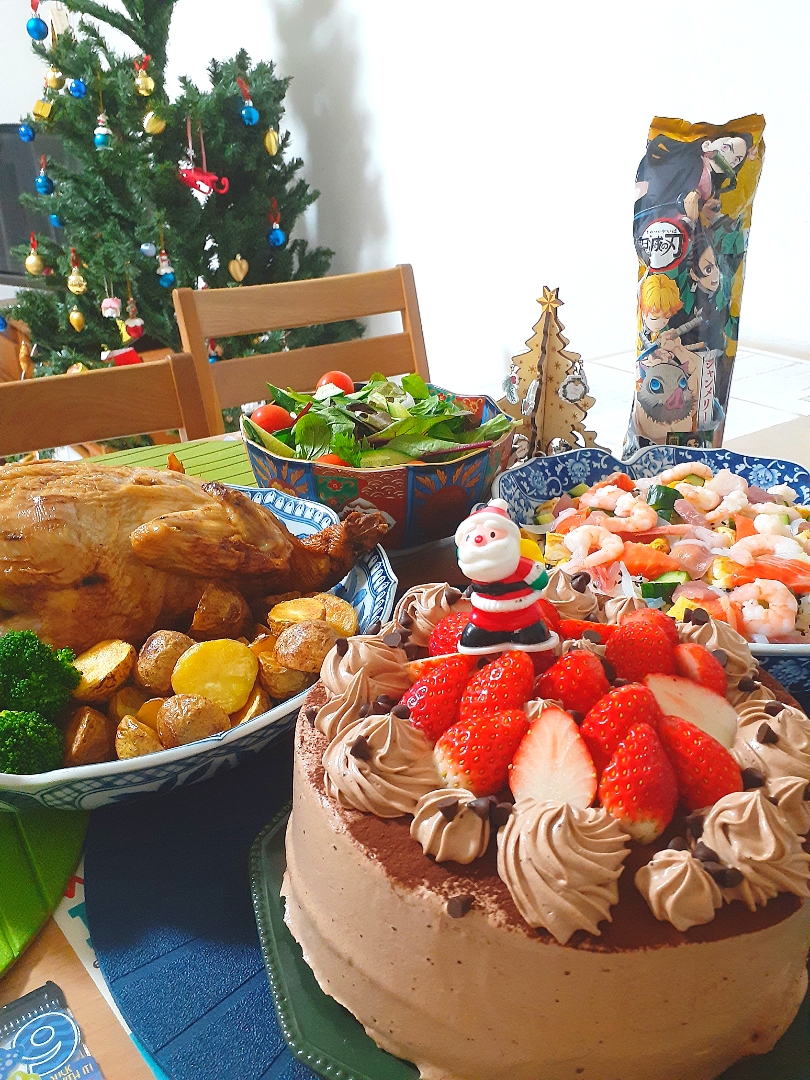 ☆メリークリスマス☆チラシ寿司、グリルチキン、ポテト、ブロッコリー、サラダ、ケーキ