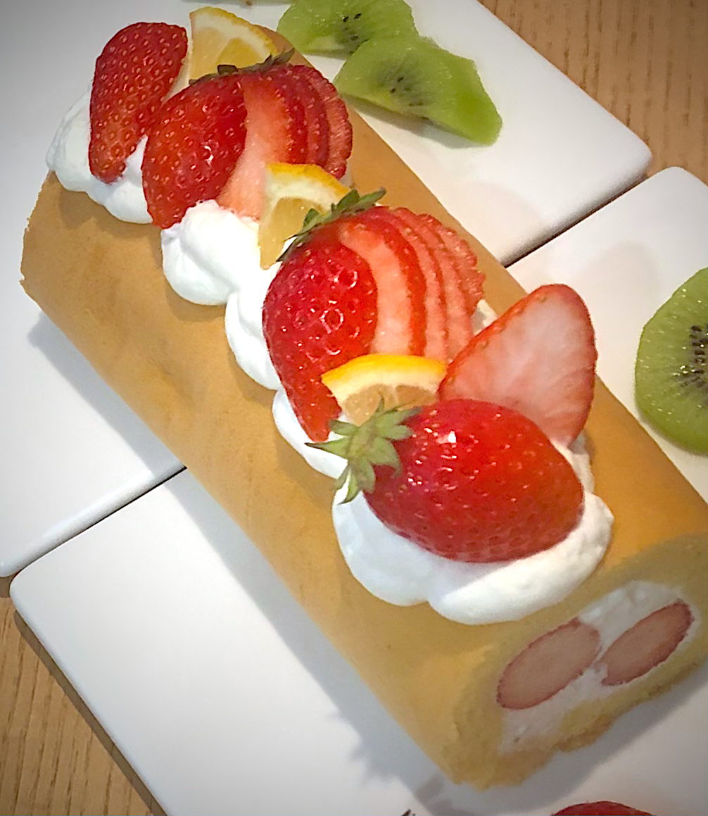 苺とレモンのロールケーキ