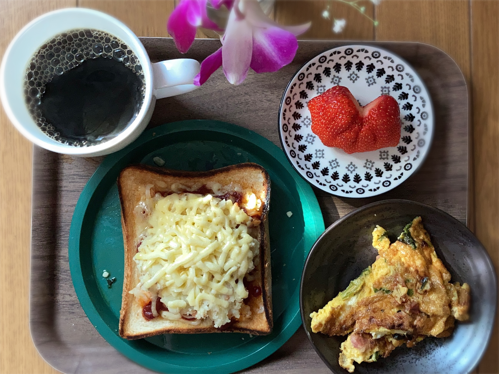 ポテサラトースト🍞🥔🧀キッシュ🍳🍳いちご🍓