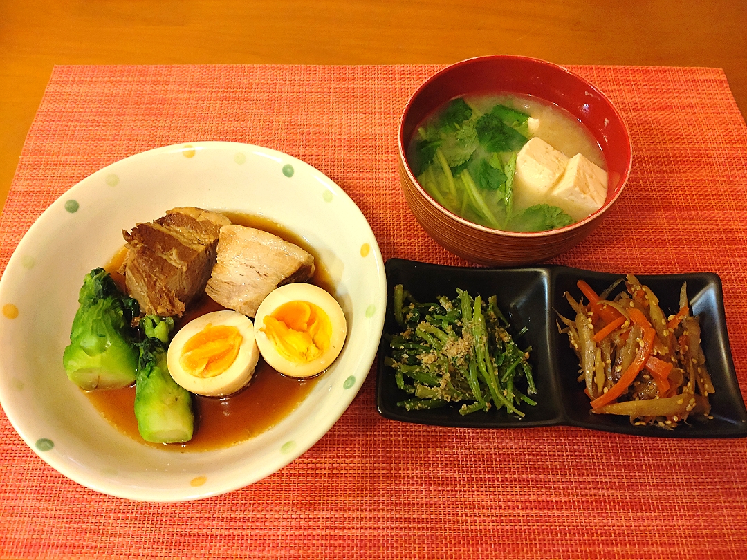 ☆豚角煮
☆セリゴマ和え
☆きんぴら
☆三つ葉と豆腐のみそ汁