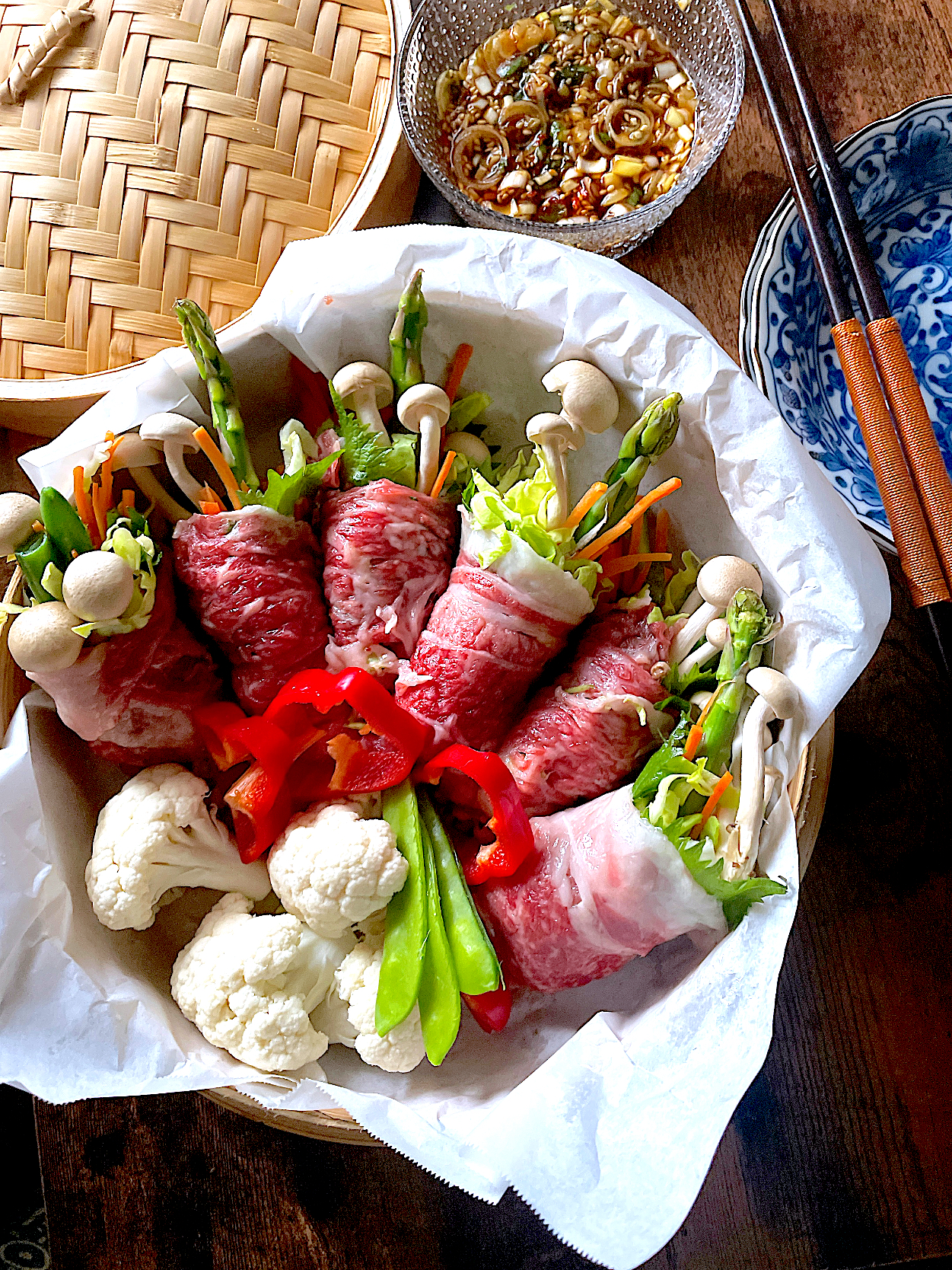 春野菜の肉巻き蒸籠〜香味野菜たっぷりの醤油タレが美味しい