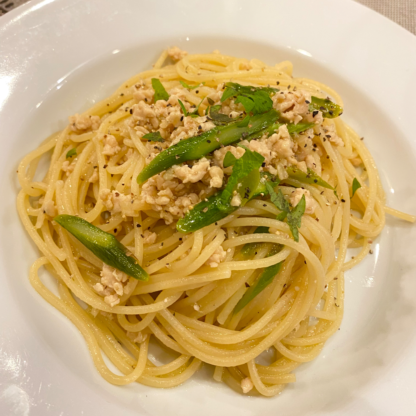 鶏ひき肉とアスパラの和風パスタ