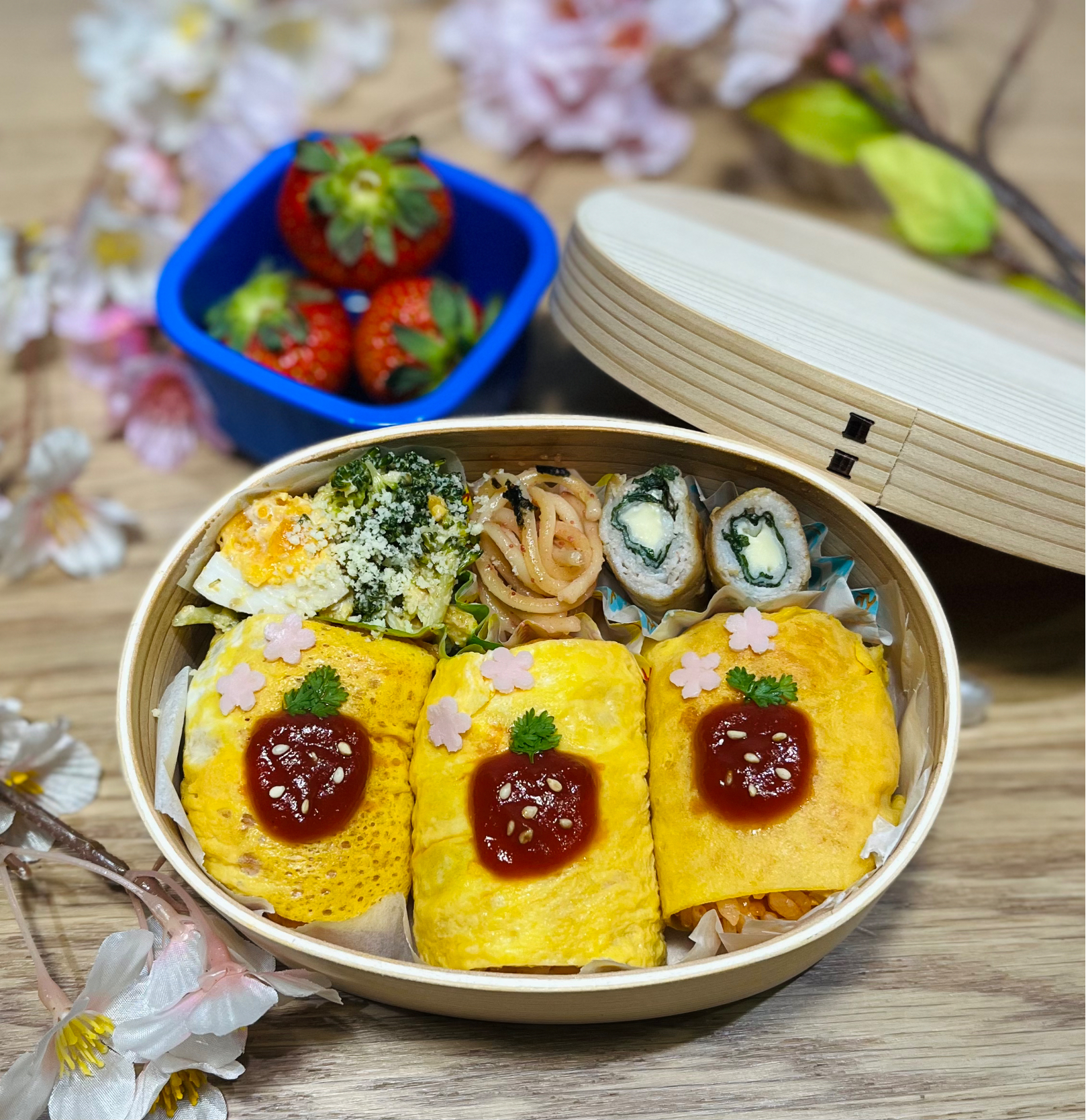 春爛漫🍓いちごちゃんオムライス弁当