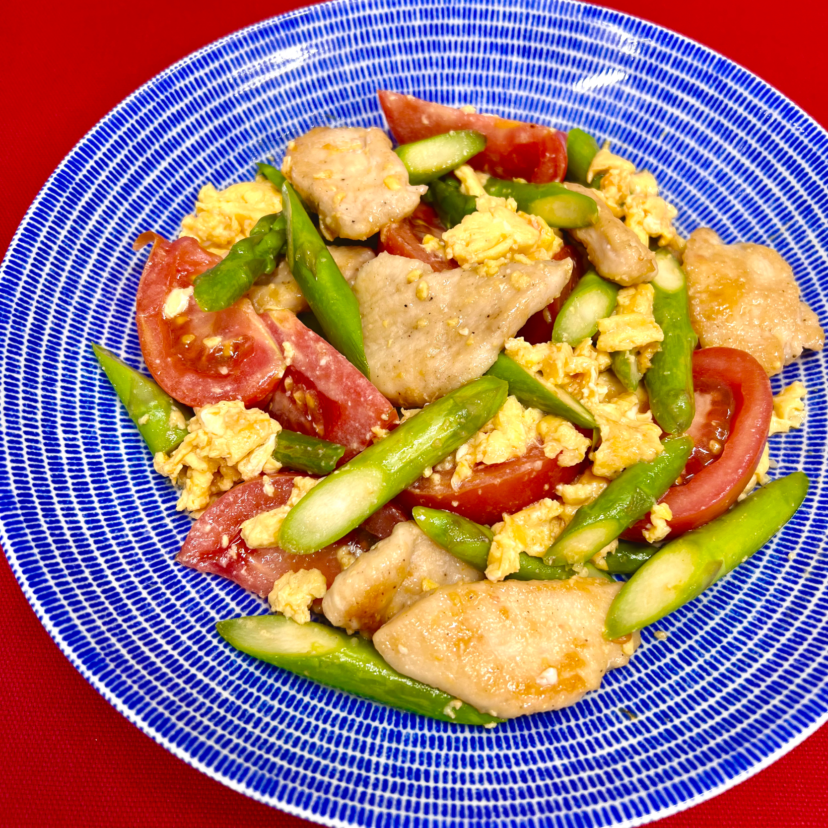 鶏むね肉とトマトの卵炒め