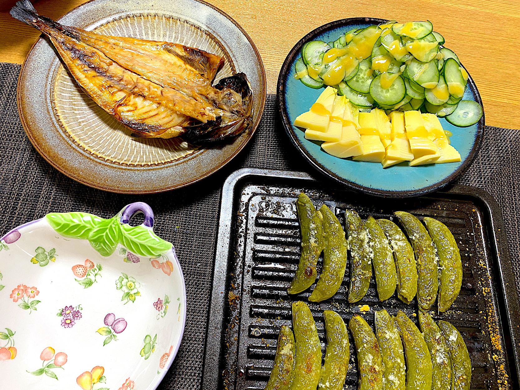 朝どれ🌿筍の酢味噌がけ、スナップえんどうのチーズ焼き、干物🐟