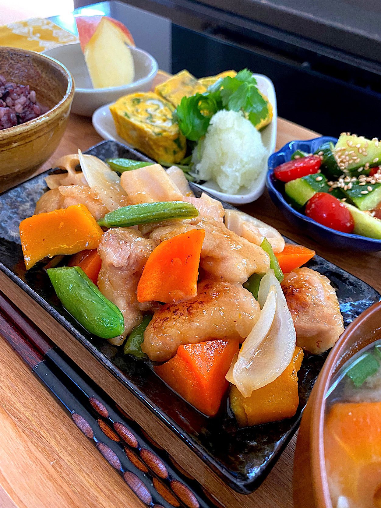 ゆかりさんの料理 彩り野菜とエリンギ鶏胸肉の黒酢炒め🐓