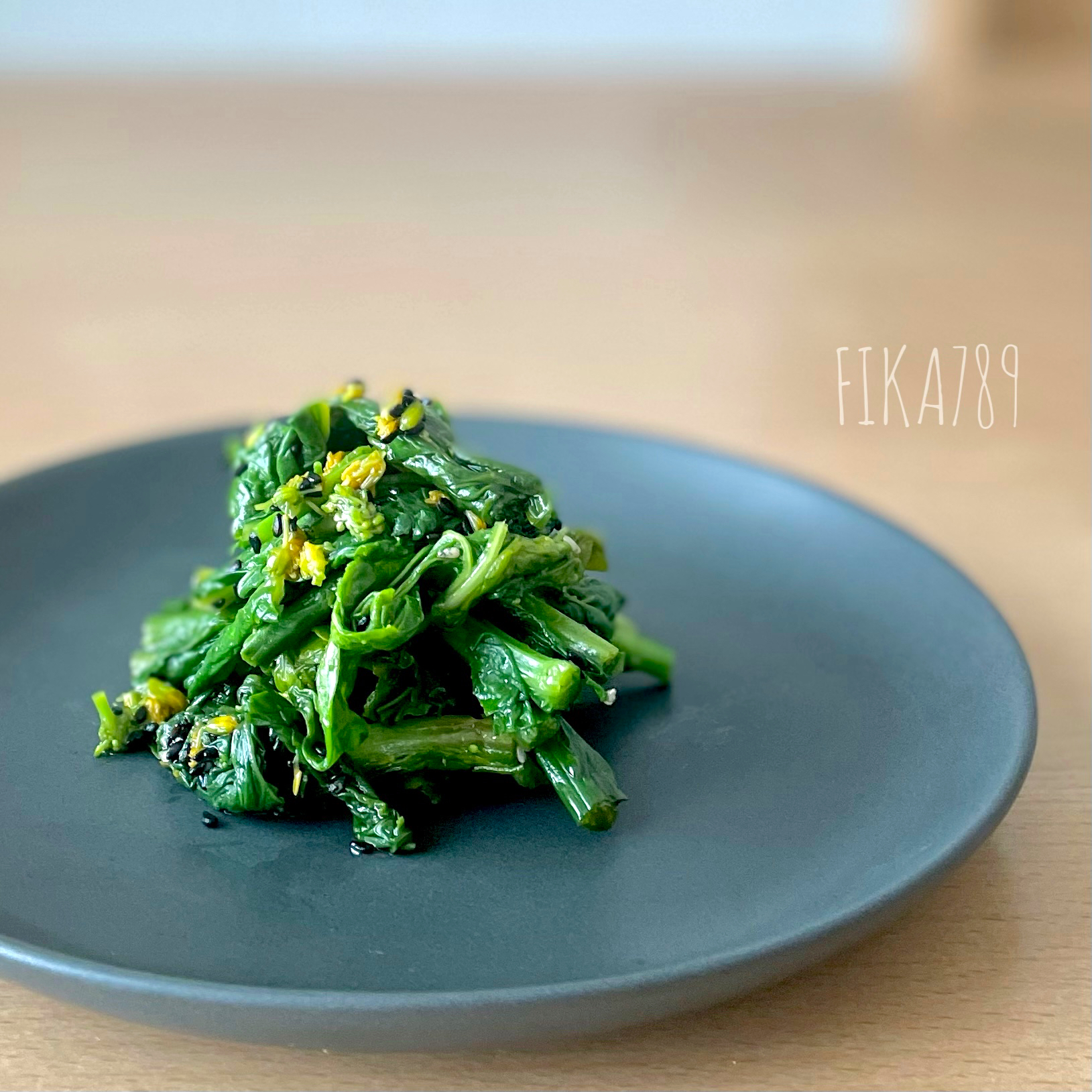 ほんのり苦味の 菜の花の胡麻和え