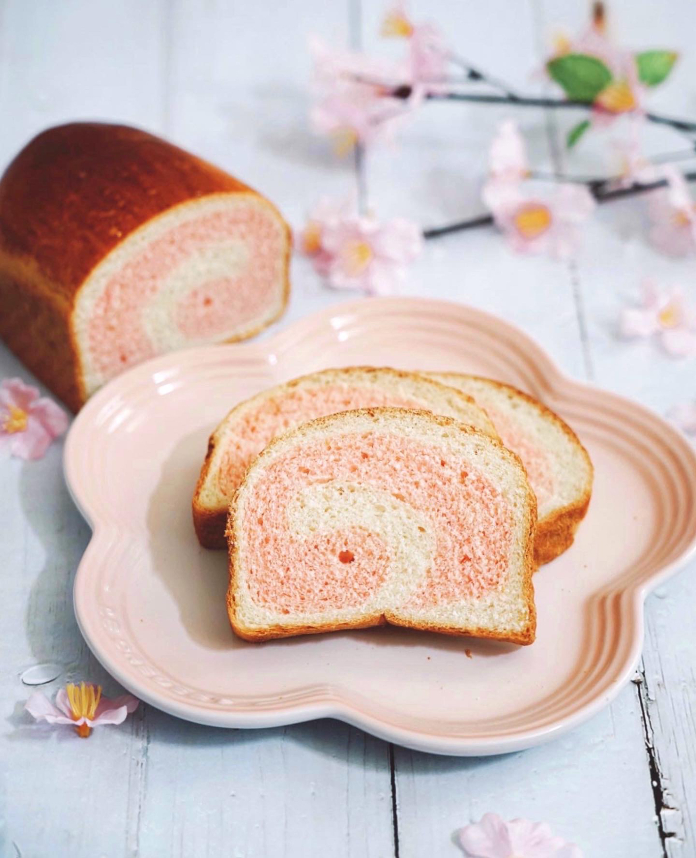 春色のキッチン♡生地をぐるぐる巻いてうずまき桜パン