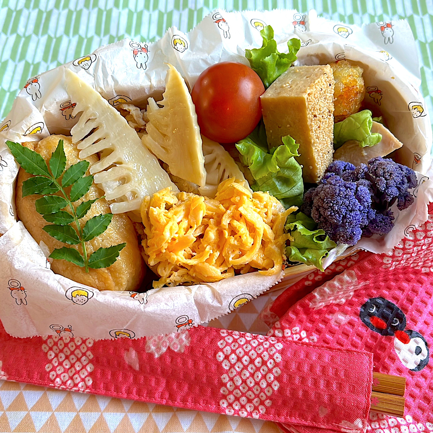 Sの食卓さんの料理 🌸旬の味　たけのこご飯を詰めた　たけのこいなり😋　お花見お弁当にどうですか❓　を高1娘のお弁当に😃