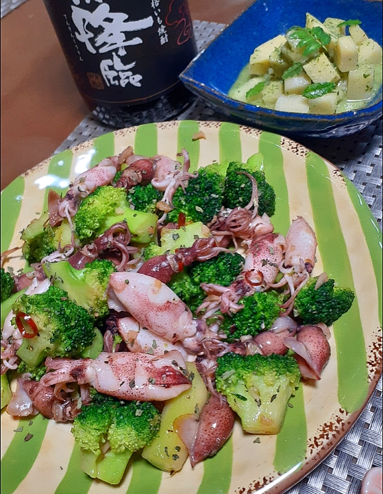 ホタルイカとブロッコリー🥦の
ペペロンチーノ🌶️

筍の木の芽和え🌱