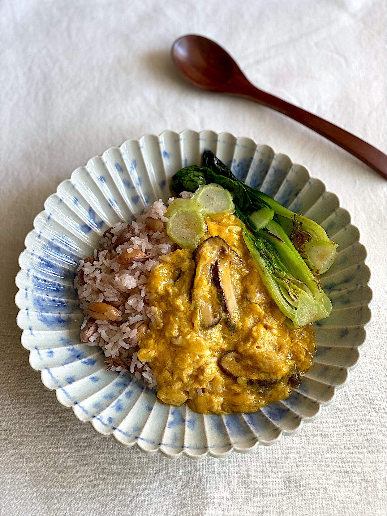 ピーナッツの炊き込みご飯のふわとろ卵あんかけ丼🍳🍚🥜