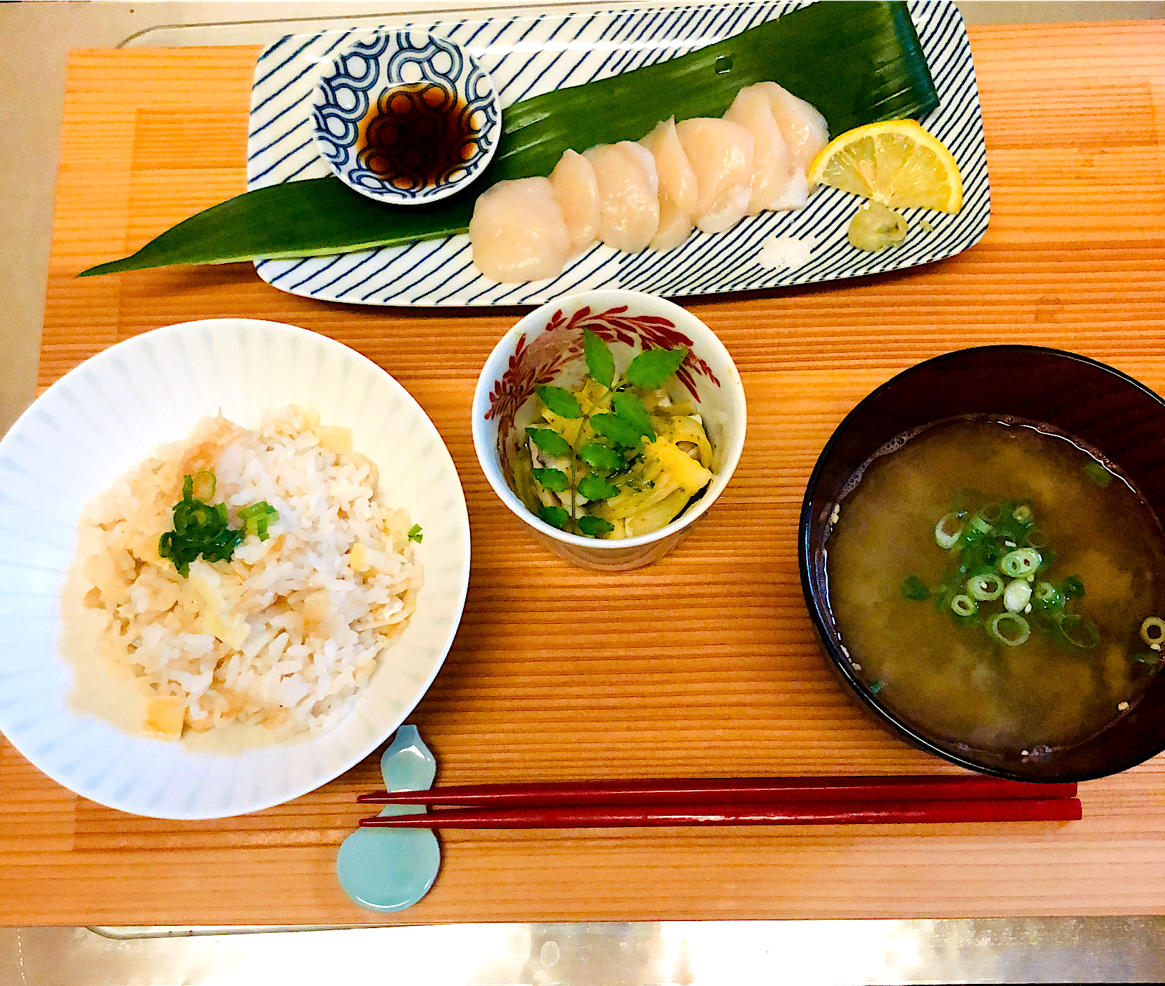 たけのこご飯、木の芽和え、あおさ汁