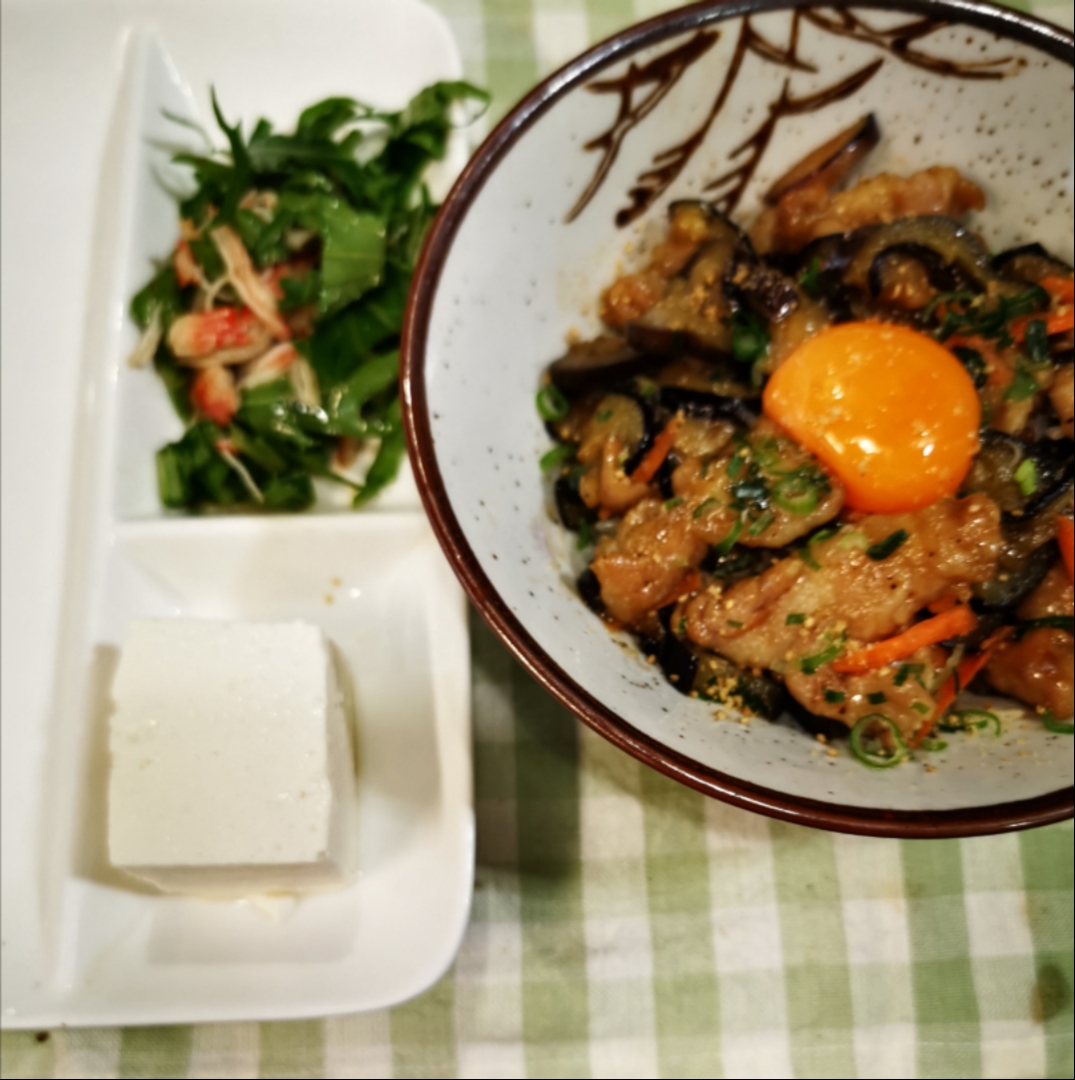 とろとろ🍆🐷どん👌グ〜です😀
☑️水菜のサラダ
☑️豆腐