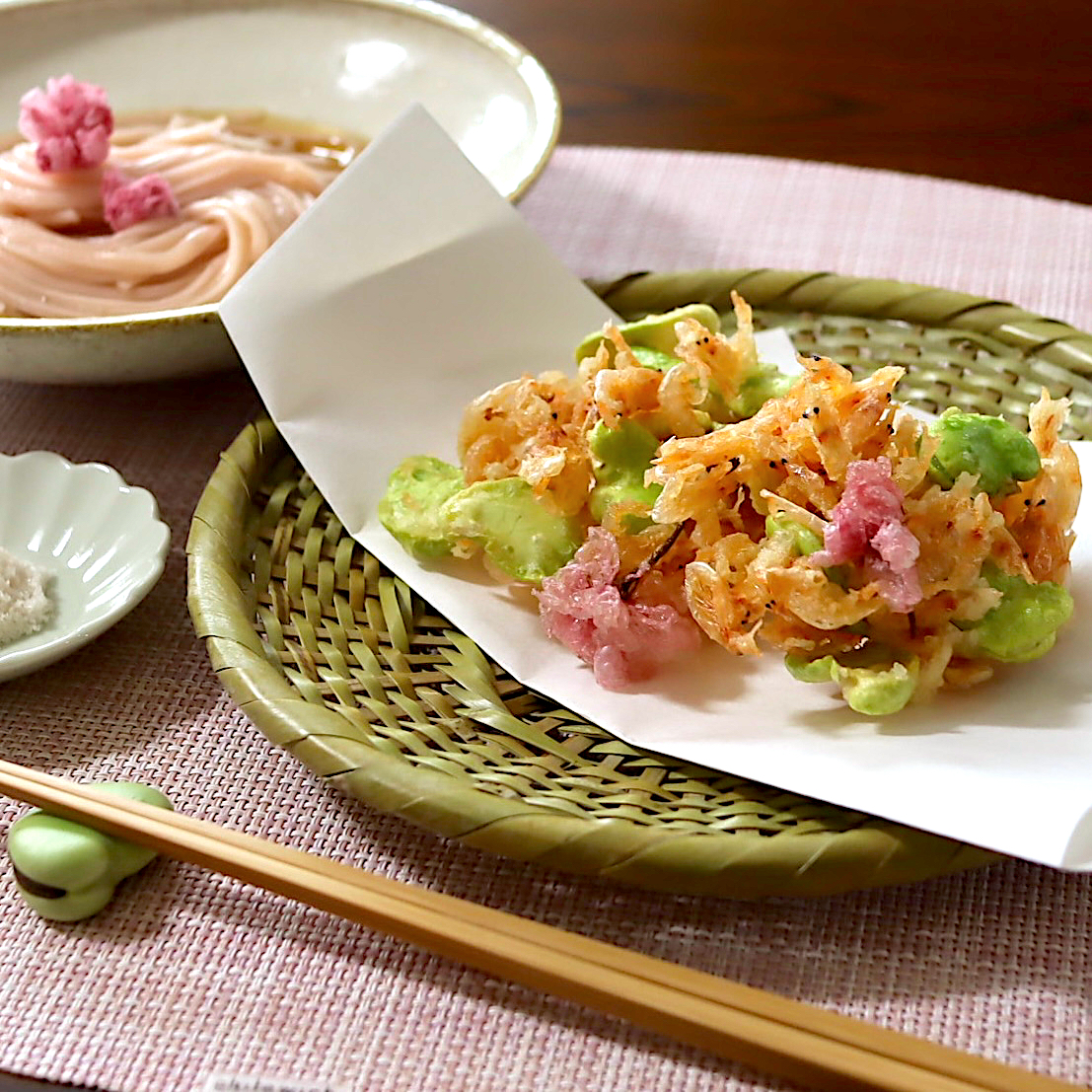 桜エビとそら豆のかき揚げと、桜めん