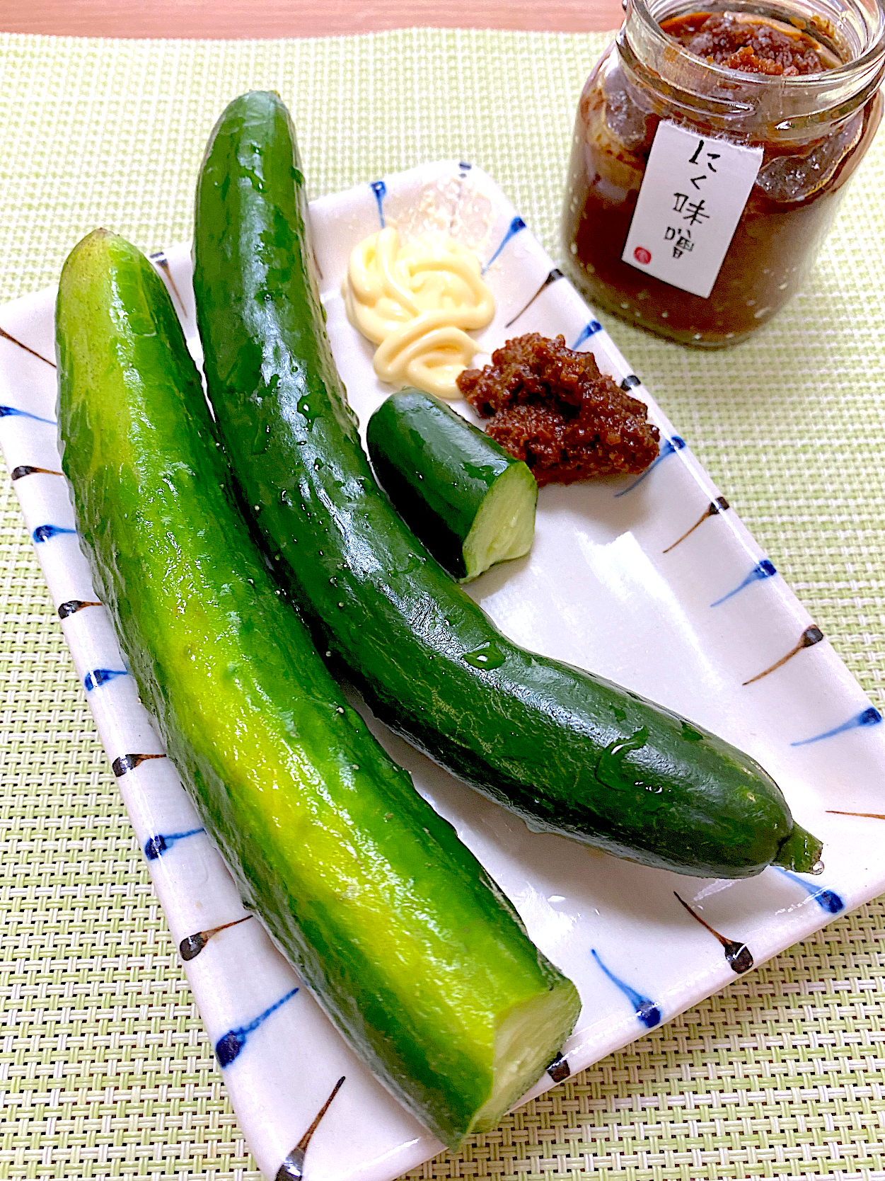 祖父のきゅうり🥒とれたてを肉味噌とマヨで🥚