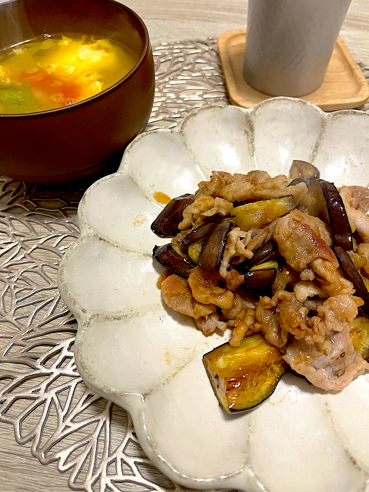 豚肉と茄子のしょうが焼きとトマ玉レタスの中華スープの夜ごはん