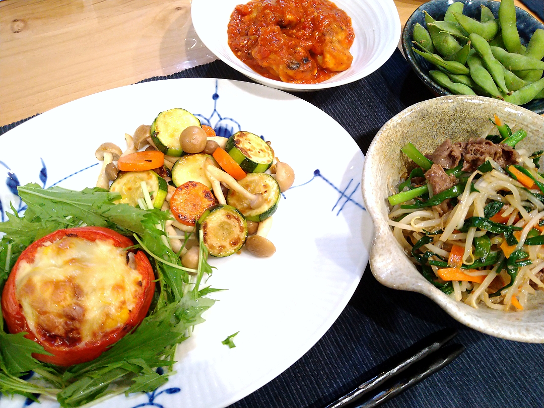 トマト🍅カップ
チキンのトマト煮込
ズッキーニとしめじのグリエ
野菜と牛コマの中華味噌炒め
枝豆はビールのおつまみ