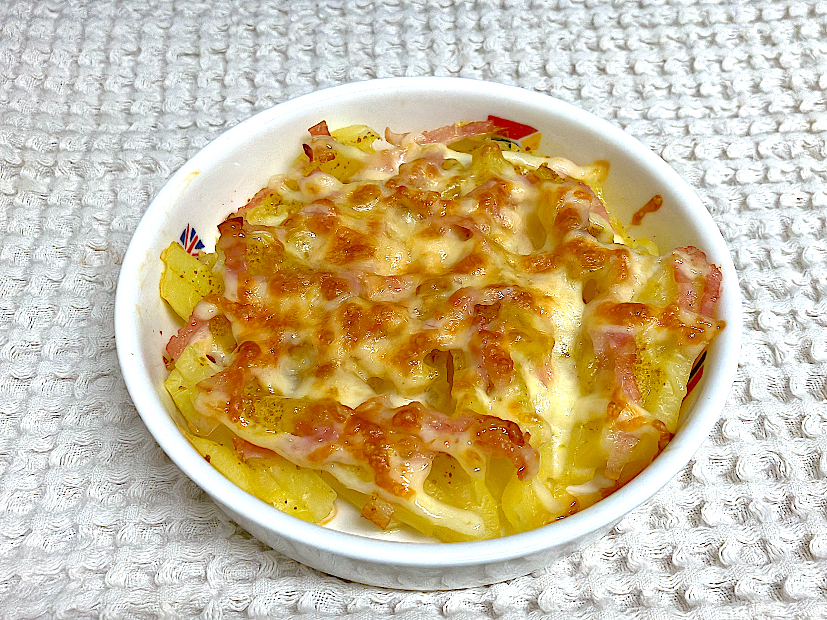 じゃがいもとベーコンのカレーマヨチーズ焼き