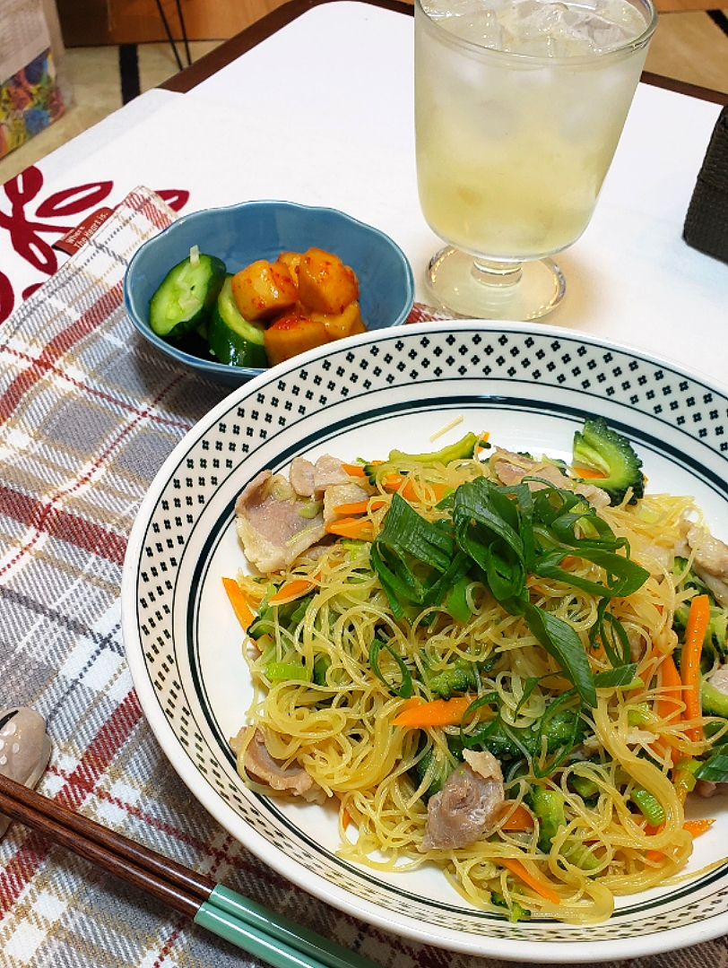 一人暮らしの夜ご飯
ケンミンの焼きビーフン